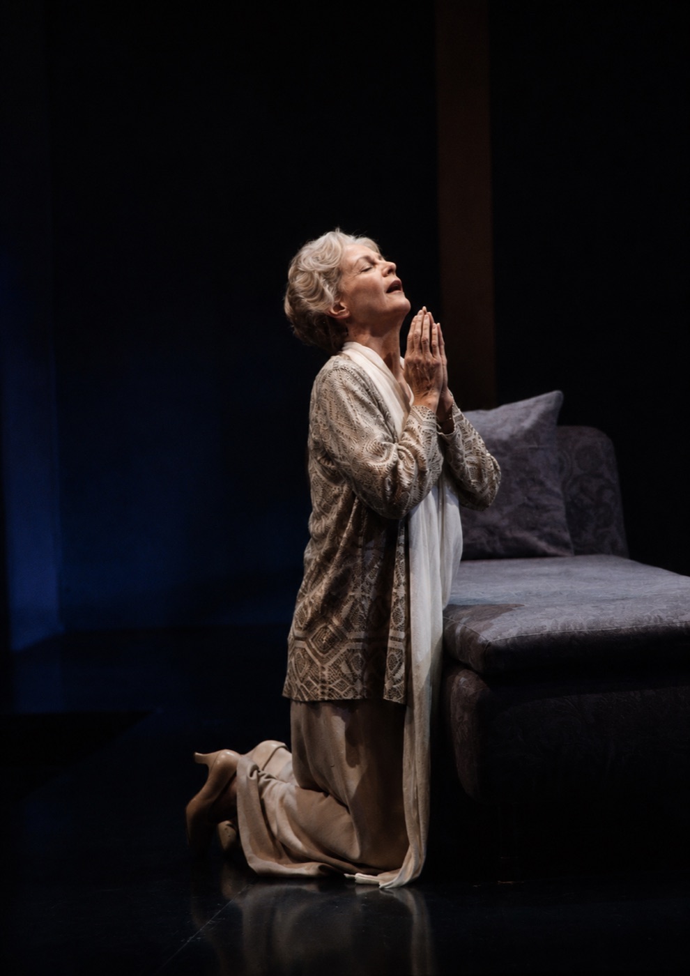 Mary Tyrone praying, costume design, Long Day's Journey Into Night