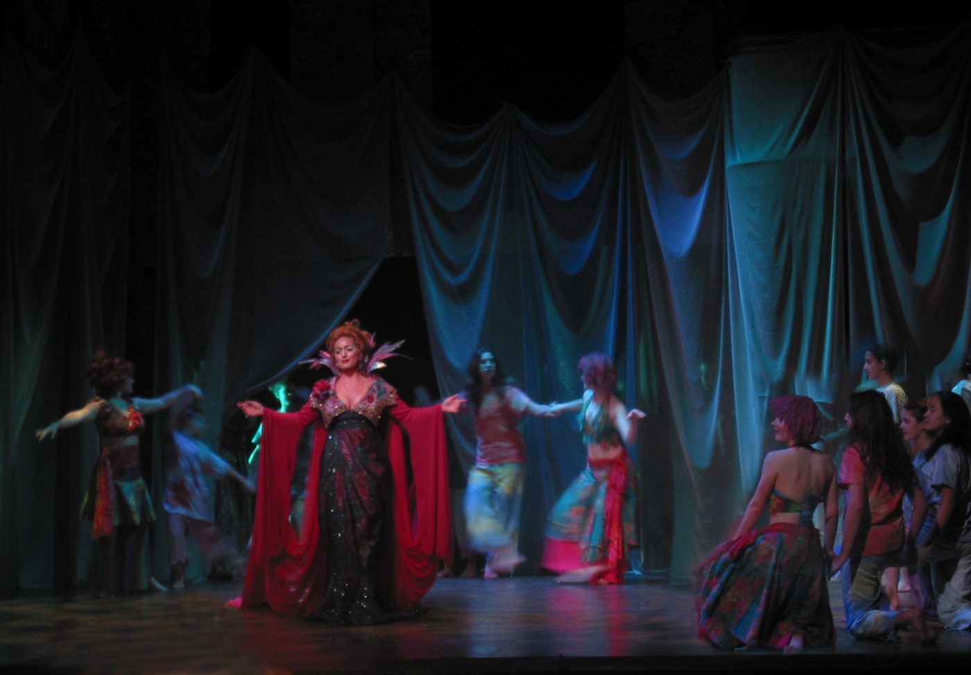 Fairies' entrance, production photo, A Midsummer Night's Dream (opera)