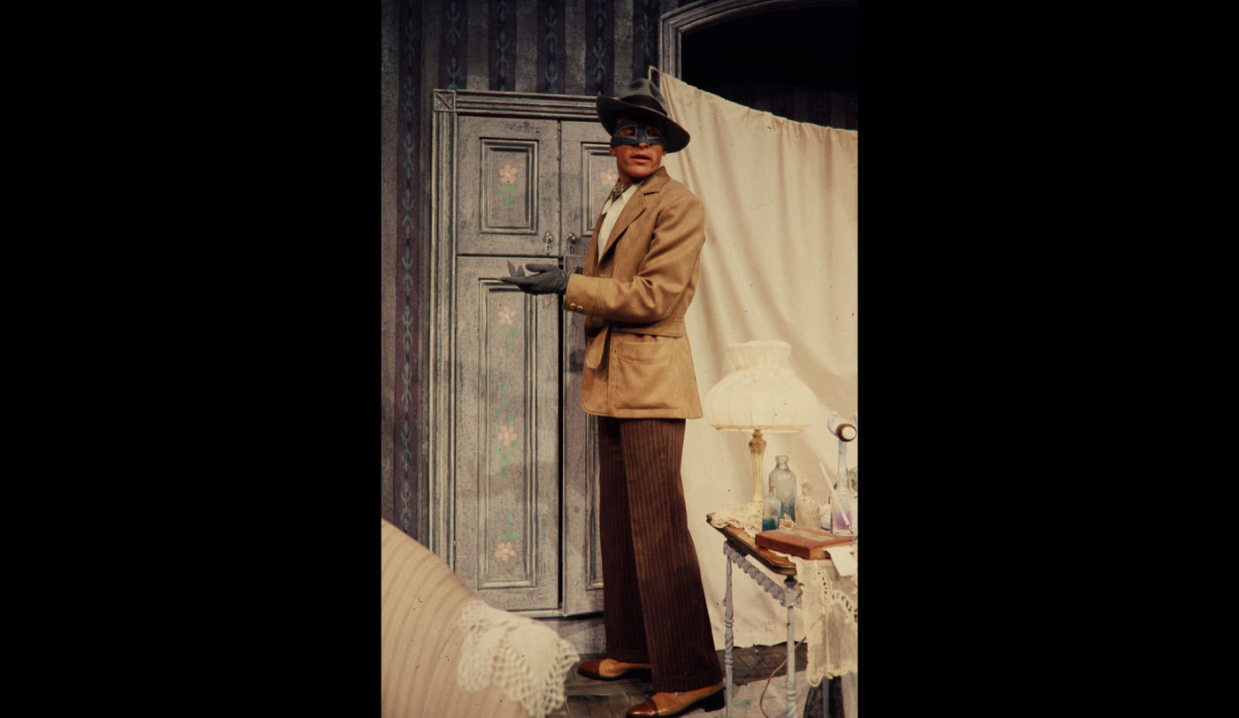Charlie as the burglar, costume design, Too True to be Good