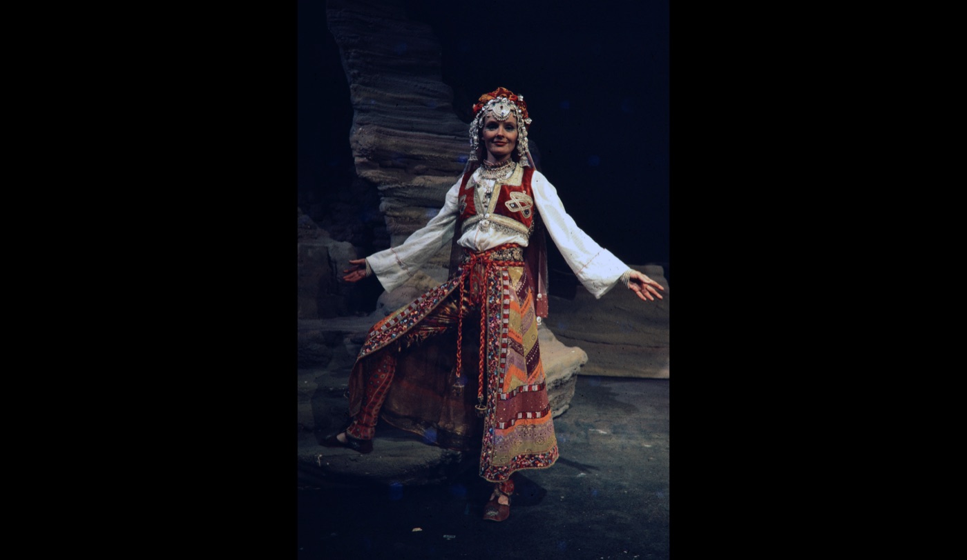Katherine Houghton, second costume design, Too True to be Good